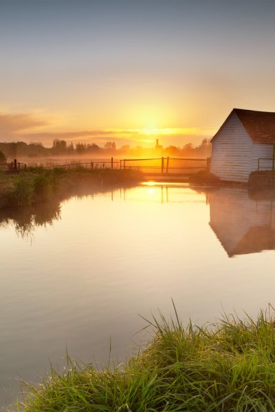 Красивый закат в деревне