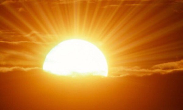 Над головой яркое солнце