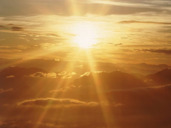 Яркое солнце