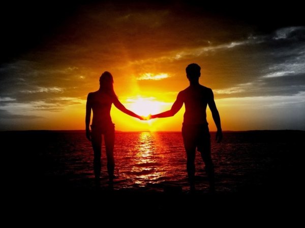 Двое на закате