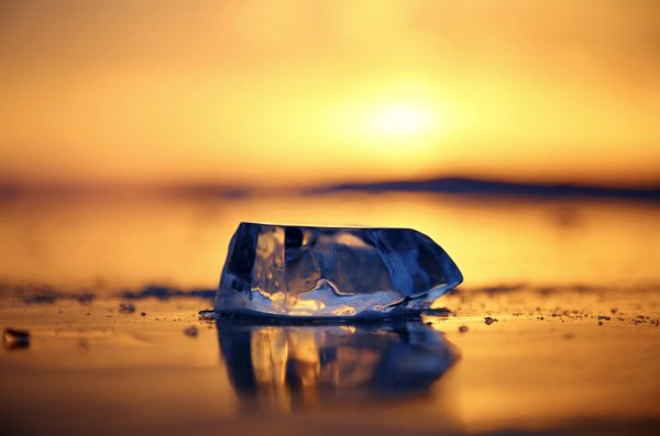 Байкал зимой лед