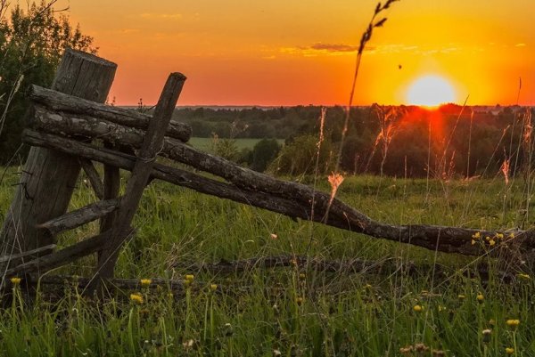Солнце село за село