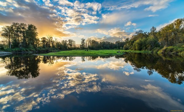 Рассвет на реке