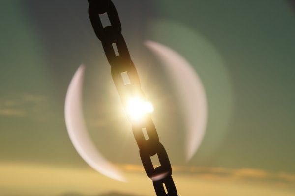 Солнце в цепях