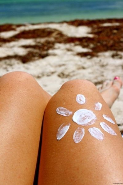 Загорать на пляже