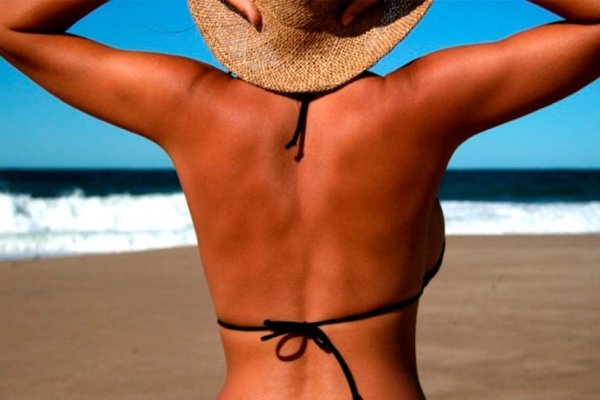 Красивый загар спины