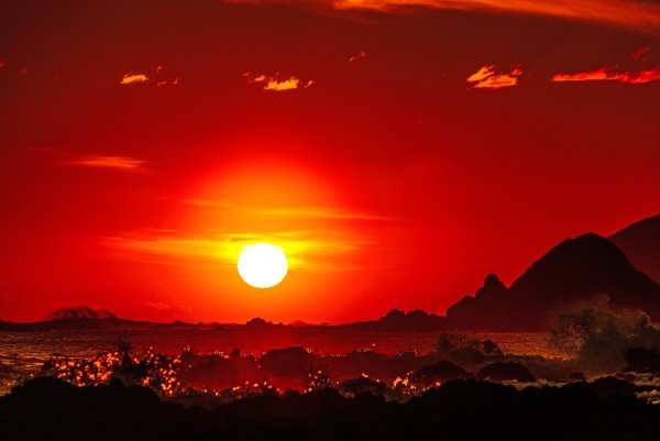 Красное солнце