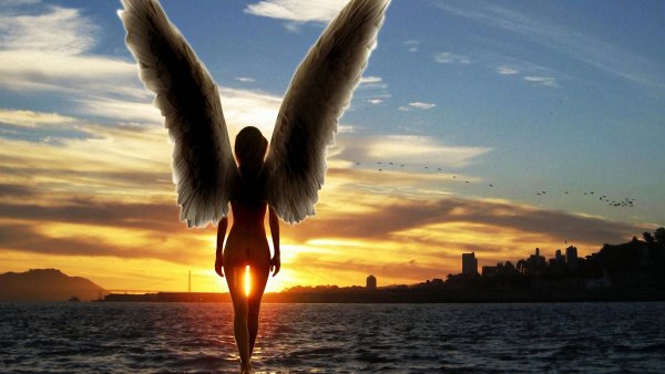 Девочка ангел в небе