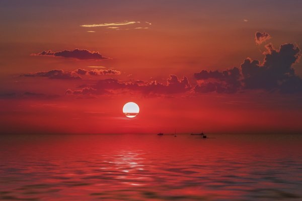 Красное солнце