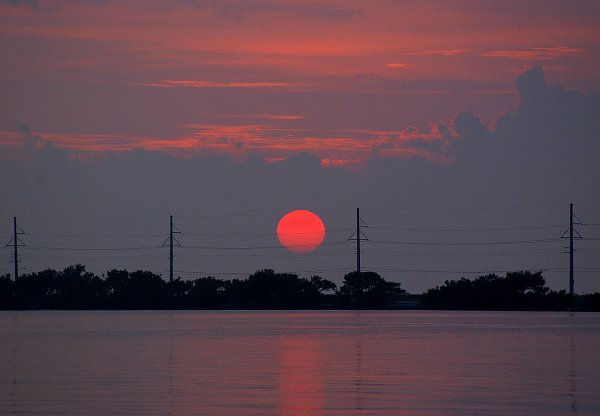 Красное солнце