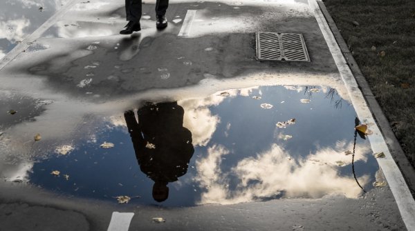 Дети радуются воде