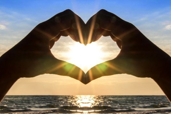 Руки сердце солнце