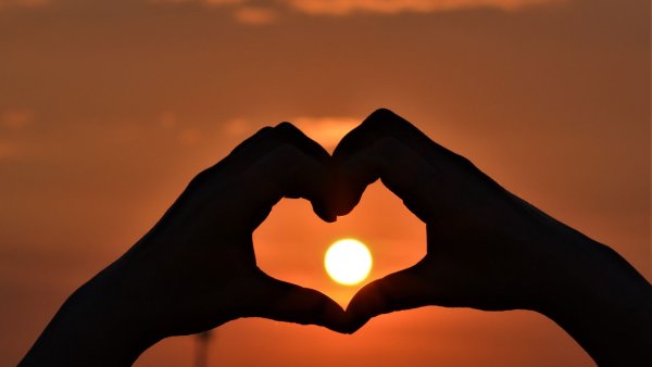 Сердечко руками