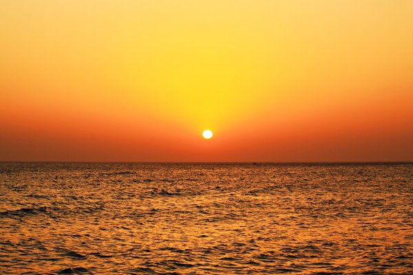 Восход на море