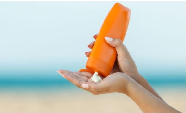 Солнцезащитный крем на коже