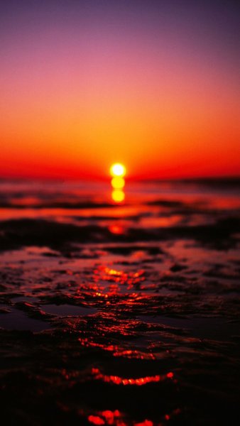 Отражение солнца в воде