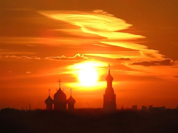 Храм вечером весной