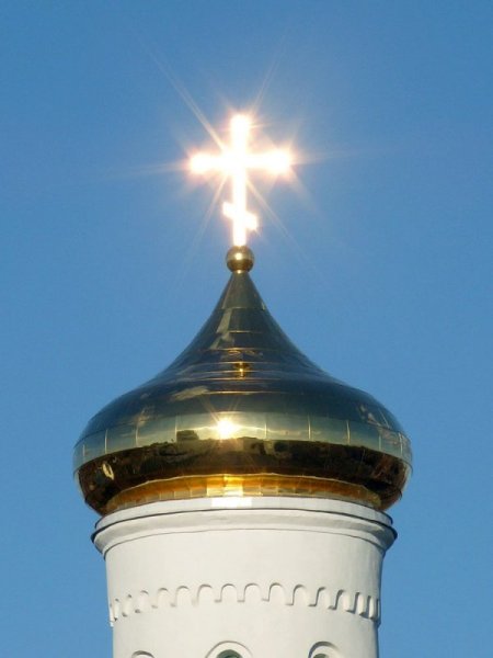Церковь купола на солнце