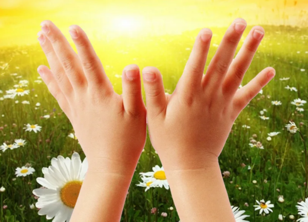 Детские руки