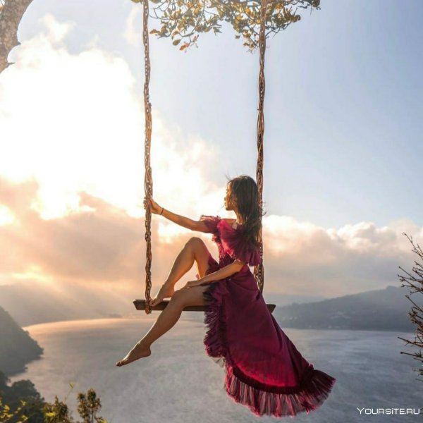 Девочка на качелях живопись