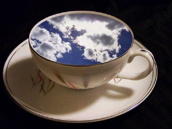 Отражение в чашке чая