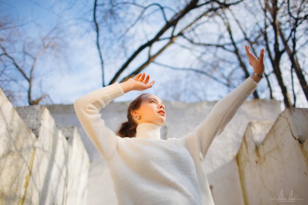 Женщина под солнцем