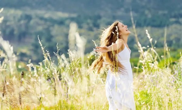 Счастливая девушка солнце