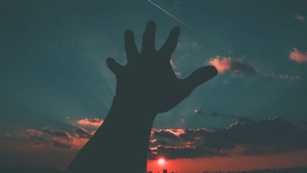 Руки к небу