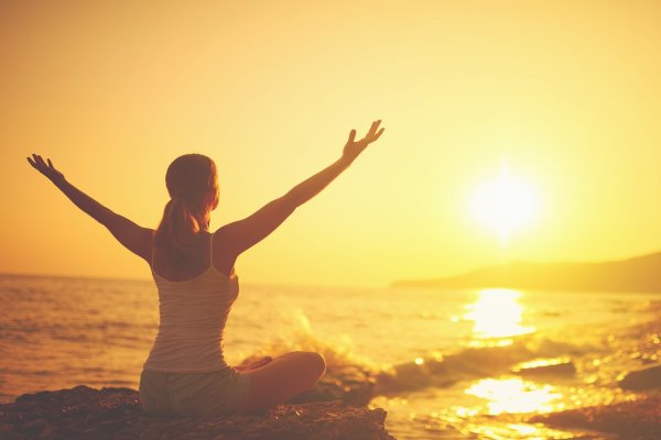 Силуэт на фоне солнца