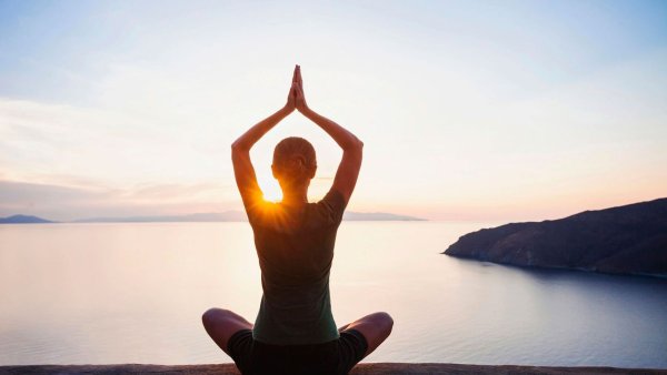 Йога девушка со спины