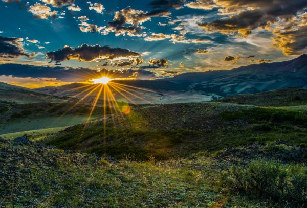 Горный Алтай в лучах солнца