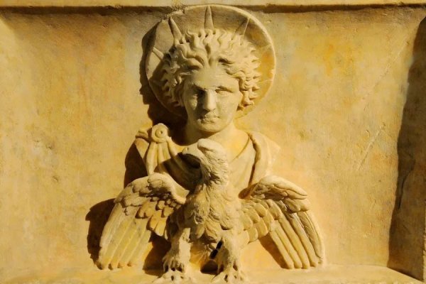 Статуя Митры