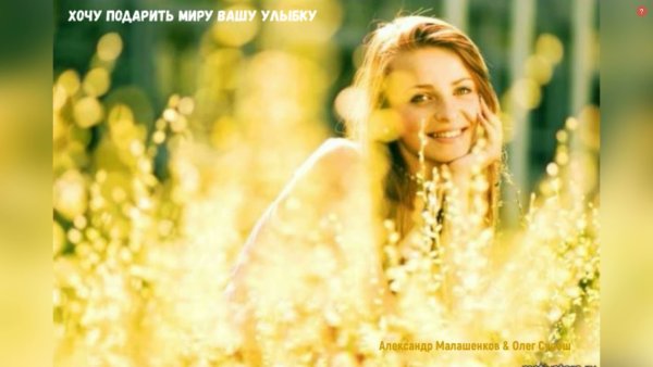 Счастливая женщина на море