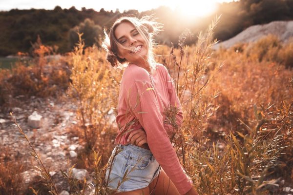 Девушка солнце счастье