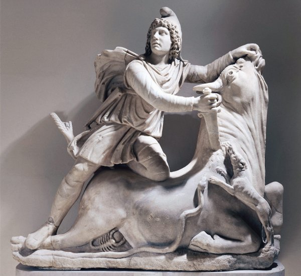 Митра божество