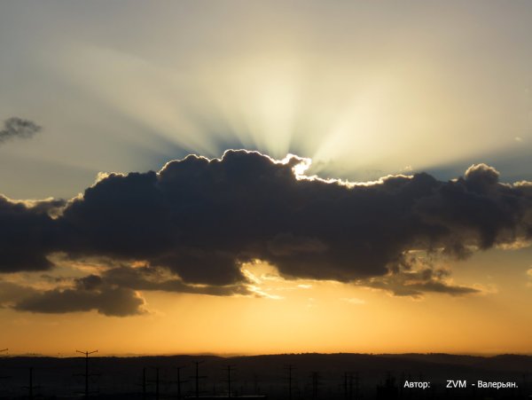 Солнце из-за туч