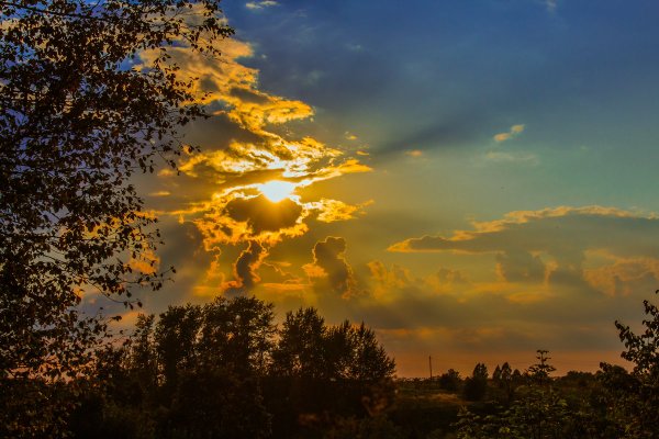 Осеннее солнце сквозь тучи