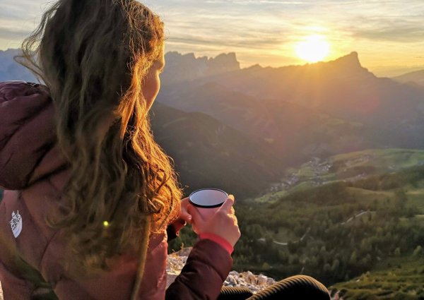 Девушка в горах