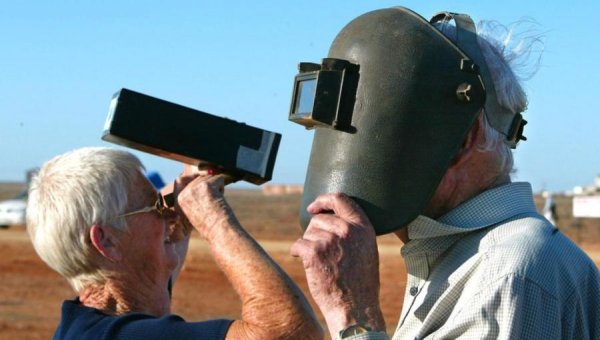 Наблюдение за солнечным затмением