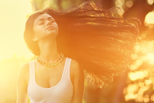 Лицо в солнечных лучах