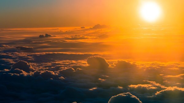 Красивый закат в поле