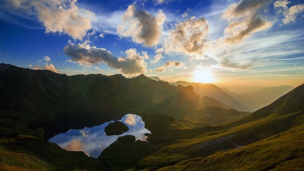 Горы в Солнечном свете