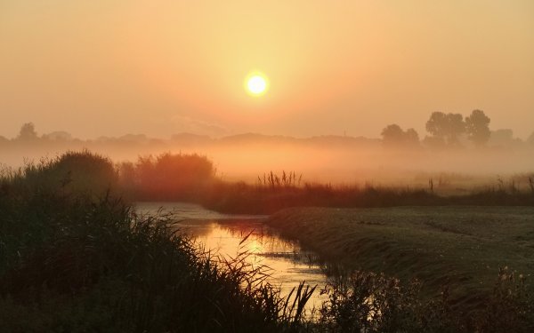 Рассвет на реке