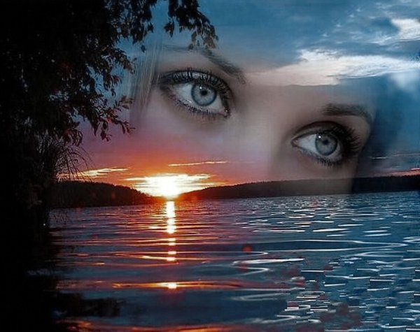 Человек в поле на закате