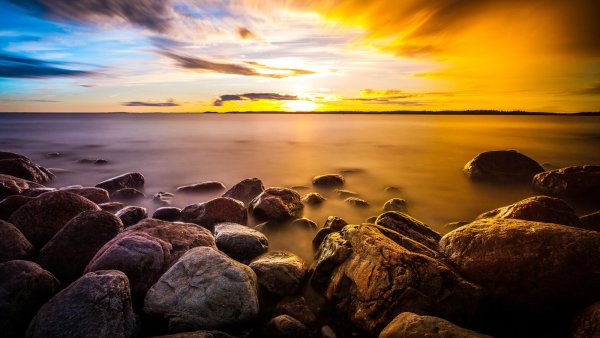 Берег моря камни закат