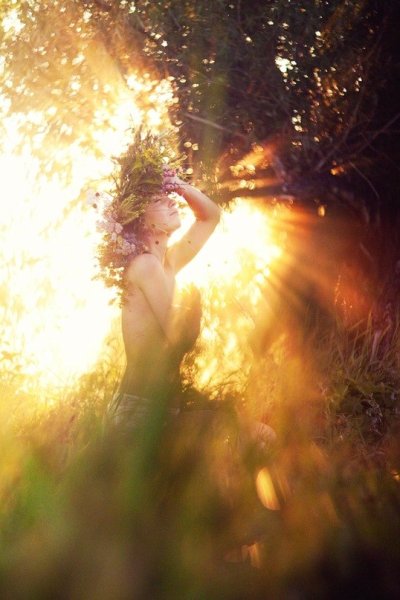 Девушка Весна солнце