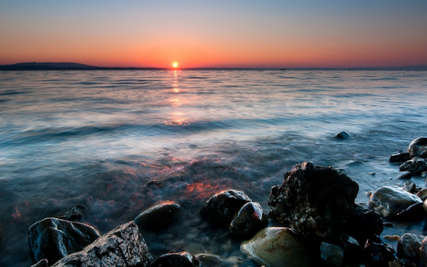 Море камни солнце