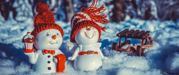 Снеговик красивый