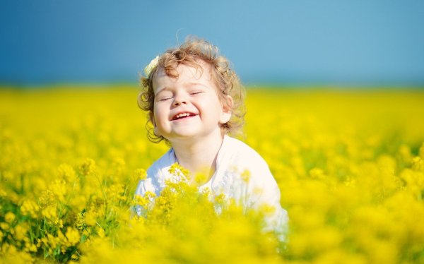 Дети радуются