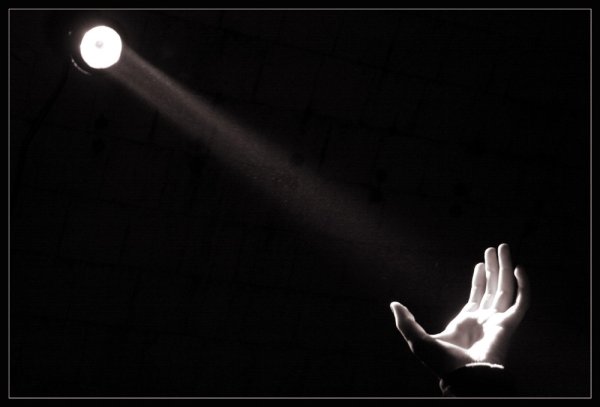 Луч света в темноте